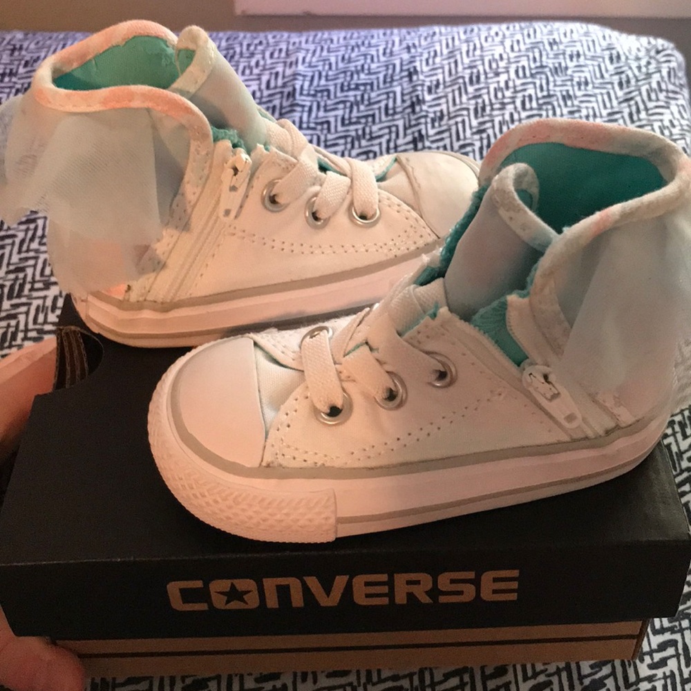 Infant Converse size 4